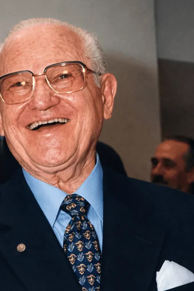 Primer plano de Boris Furman riendo